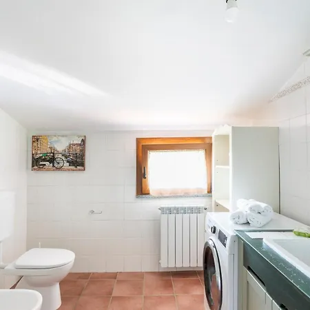 Casa Agrate Lejlighed *